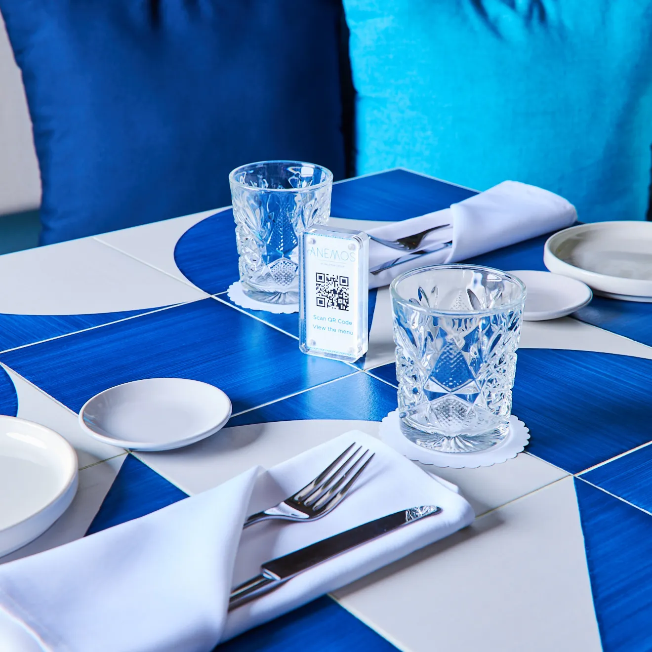 a blue and white plate sitting on a table